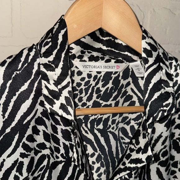 Victorias Secret nightgown Black white zebra leopard medium sleep shirt - Picture 2 of 3